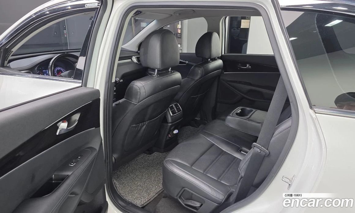 Kia Sorento Diesel 2.0 2WD Prestige, снимка 11 - Автомобили и джипове - 56155172