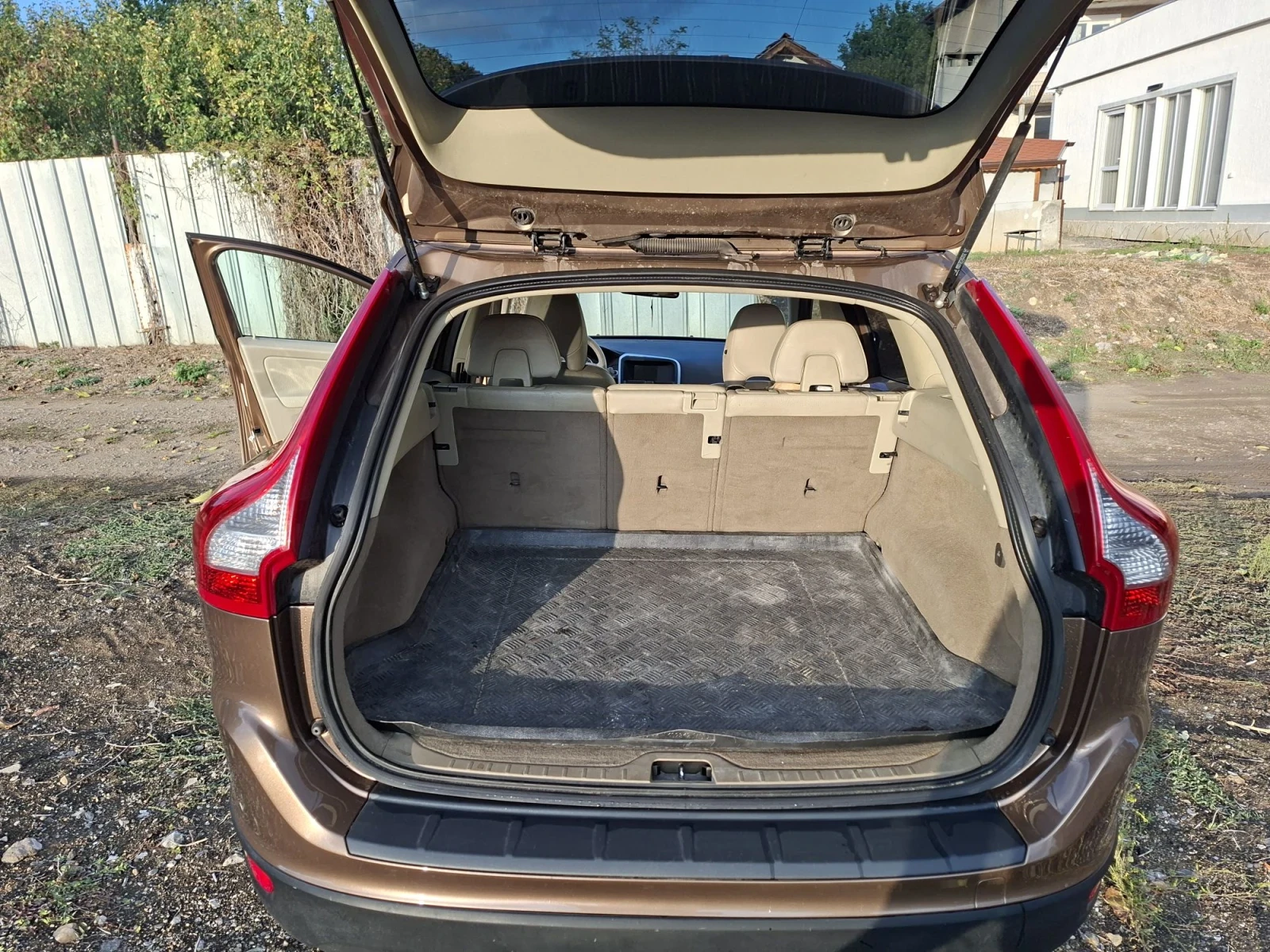 Volvo XC60 D3, снимка 7 - Автомобили и джипове - 56554795