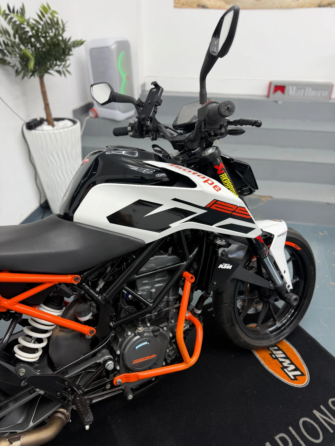 Ktm Duke 125 2021г. /Abs /Led /A1 категория /Регистриран , снимка 3 - Мотоциклети и мототехника - 55452355