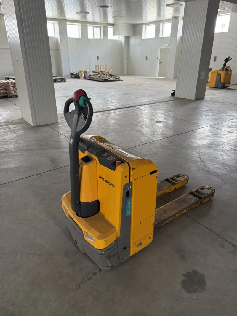 Електрокар Jungheinrich Много добро състояние, 126 часа!!!, снимка 4 - Индустриална техника - 49798600