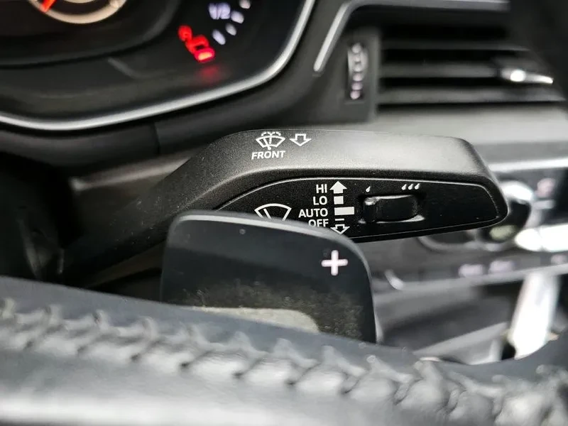 Audi A4 2.0 TDI, снимка 17 - Автомобили и джипове - 54144401