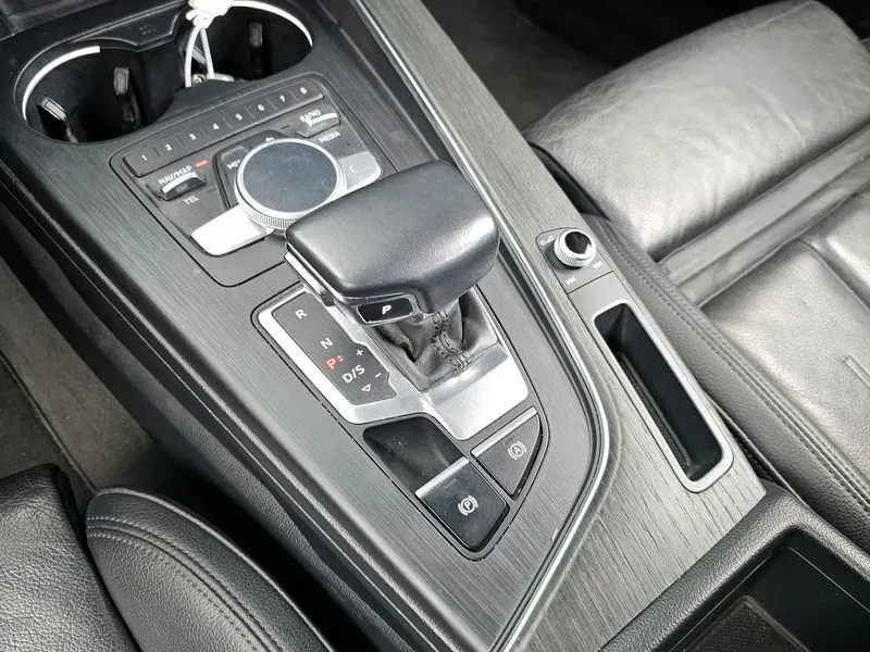 Audi A4 2.0 TDI, снимка 9 - Автомобили и джипове - 54144401