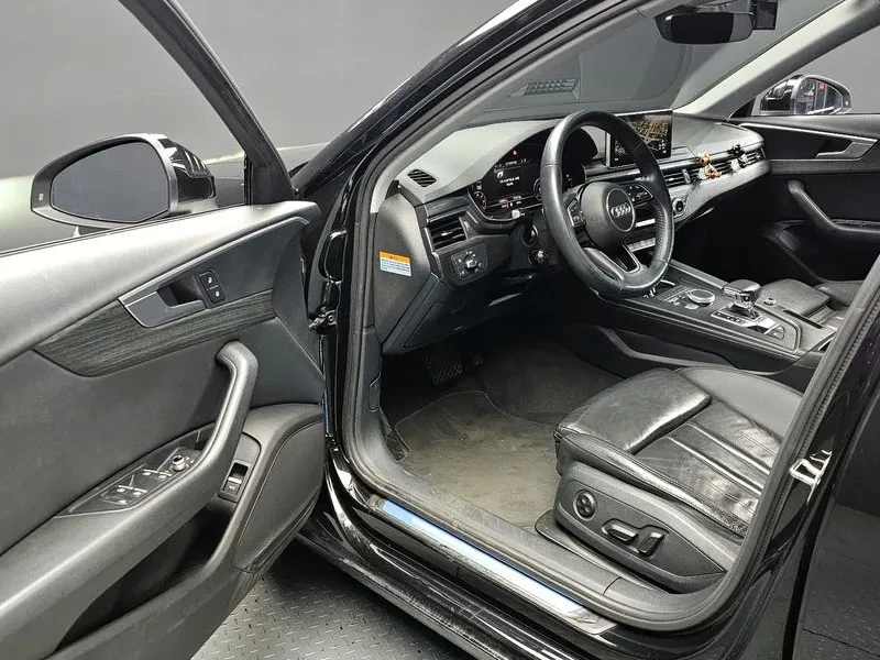 Audi A4 2.0 TDI, снимка 11 - Автомобили и джипове - 54144401