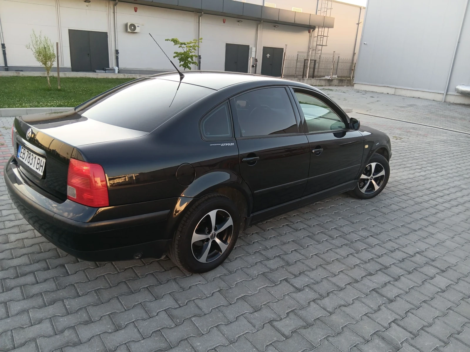 VW Passat 1.6 Бензин Газ 102 кс - изображение 5