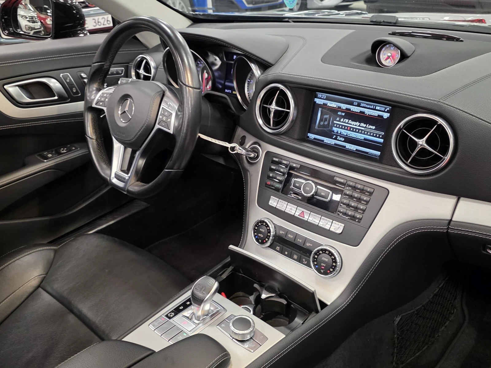 Mercedes-Benz SL 350 |  |    | Mobile.bg   14