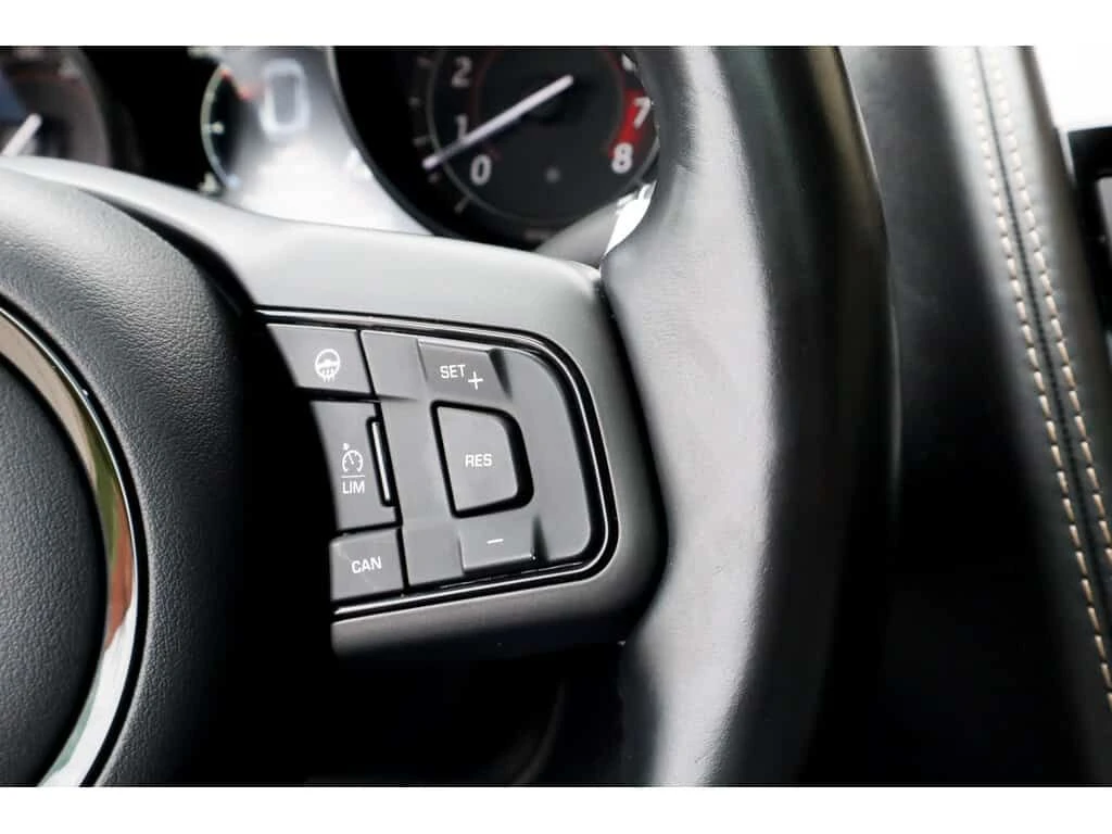 Jaguar F-Type R V8 AWD * Фиксирана цена до БГ * CARFAX * , снимка 15 - Автомобили и джипове - 53998555