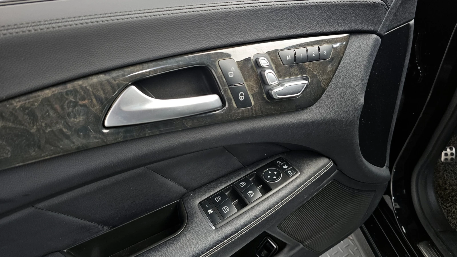Mercedes-Benz CLS 400 Amg Line* Camera* Navi* АВТОКРЕДИТ, снимка 16 - Автомобили и джипове - 54586594