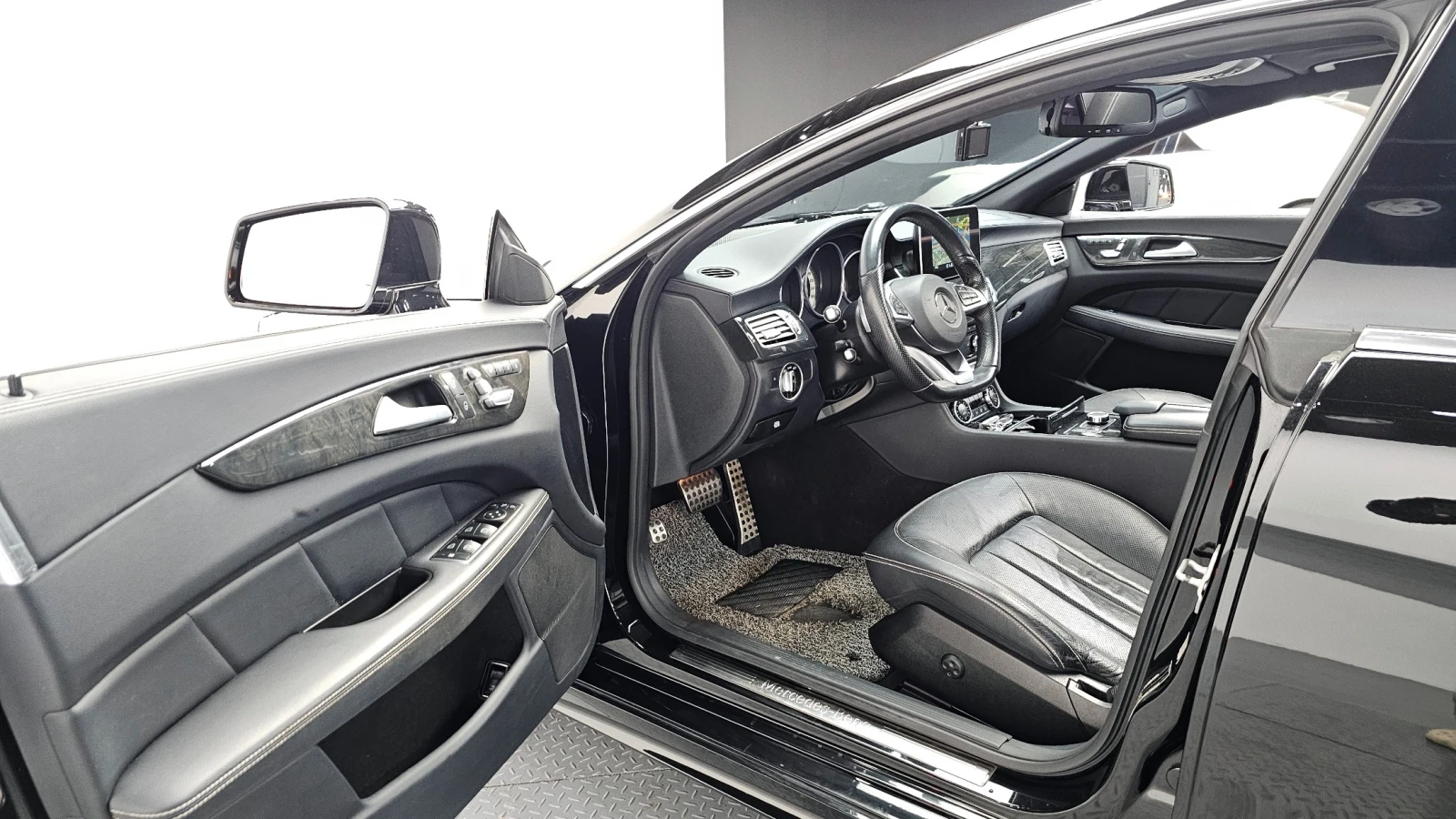Mercedes-Benz CLS 400 Amg Line* Camera* Navi* АВТОКРЕДИТ, снимка 5 - Автомобили и джипове - 54586594