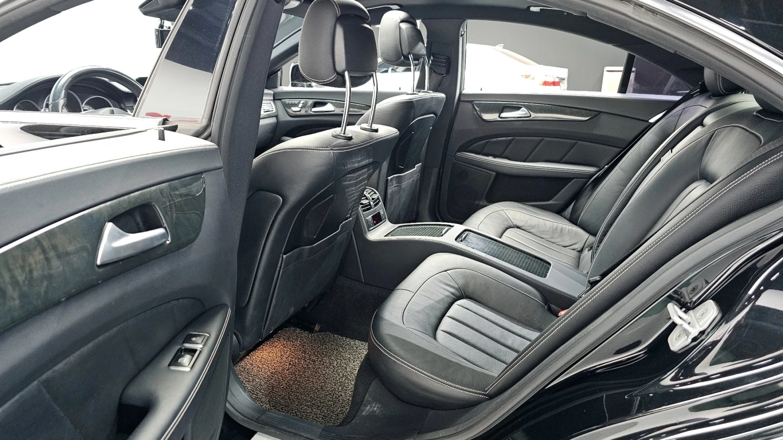 Mercedes-Benz CLS 400 Amg Line* Camera* Navi* АВТОКРЕДИТ, снимка 11 - Автомобили и джипове - 54586594