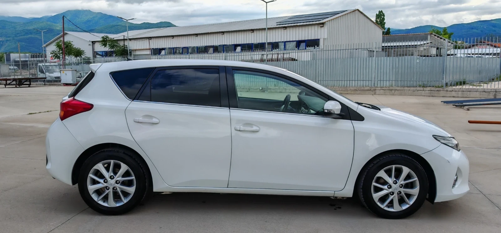 Toyota Auris 1.6VVTi AUTOMATIC* Bi-Xenon* Camera* Navi* Bluetoo, снимка 7 - Автомобили и джипове - 54657835