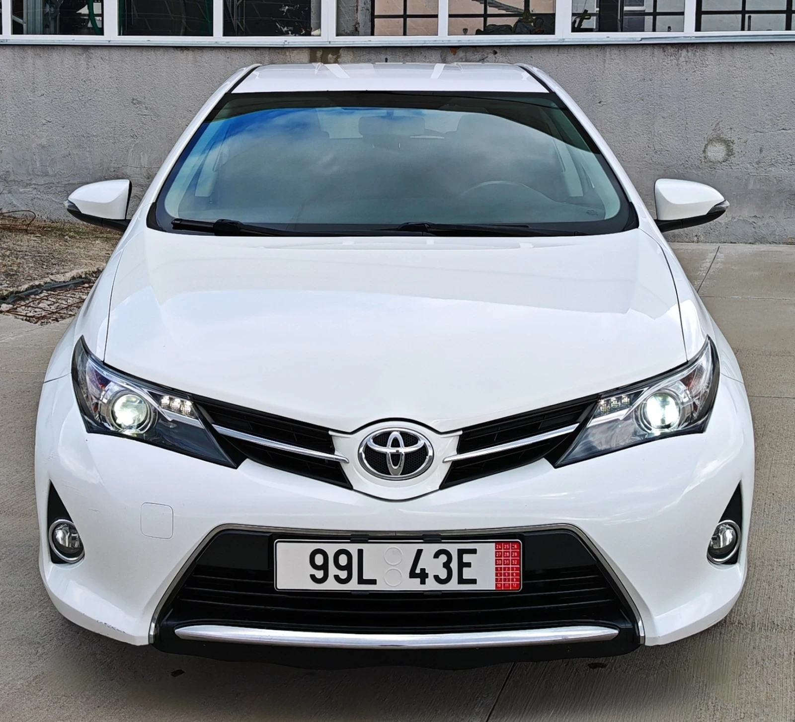Toyota Auris 1.6VVTi AUTOMATIC* Bi-Xenon* Camera* Navi* Bluetoo, снимка 9 - Автомобили и джипове - 54657835