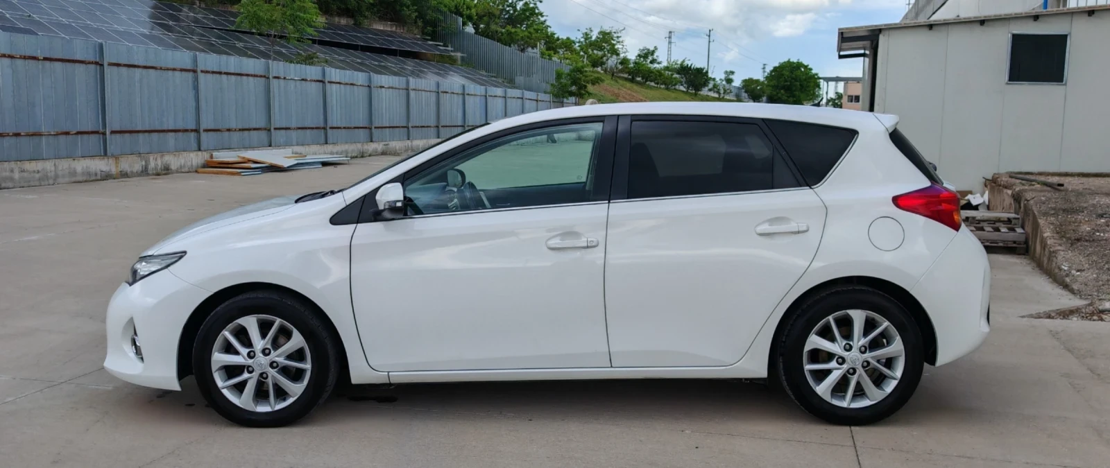 Toyota Auris 1.6VVTi AUTOMATIC* Bi-Xenon* Camera* Navi* Bluetoo, снимка 5 - Автомобили и джипове - 54657835