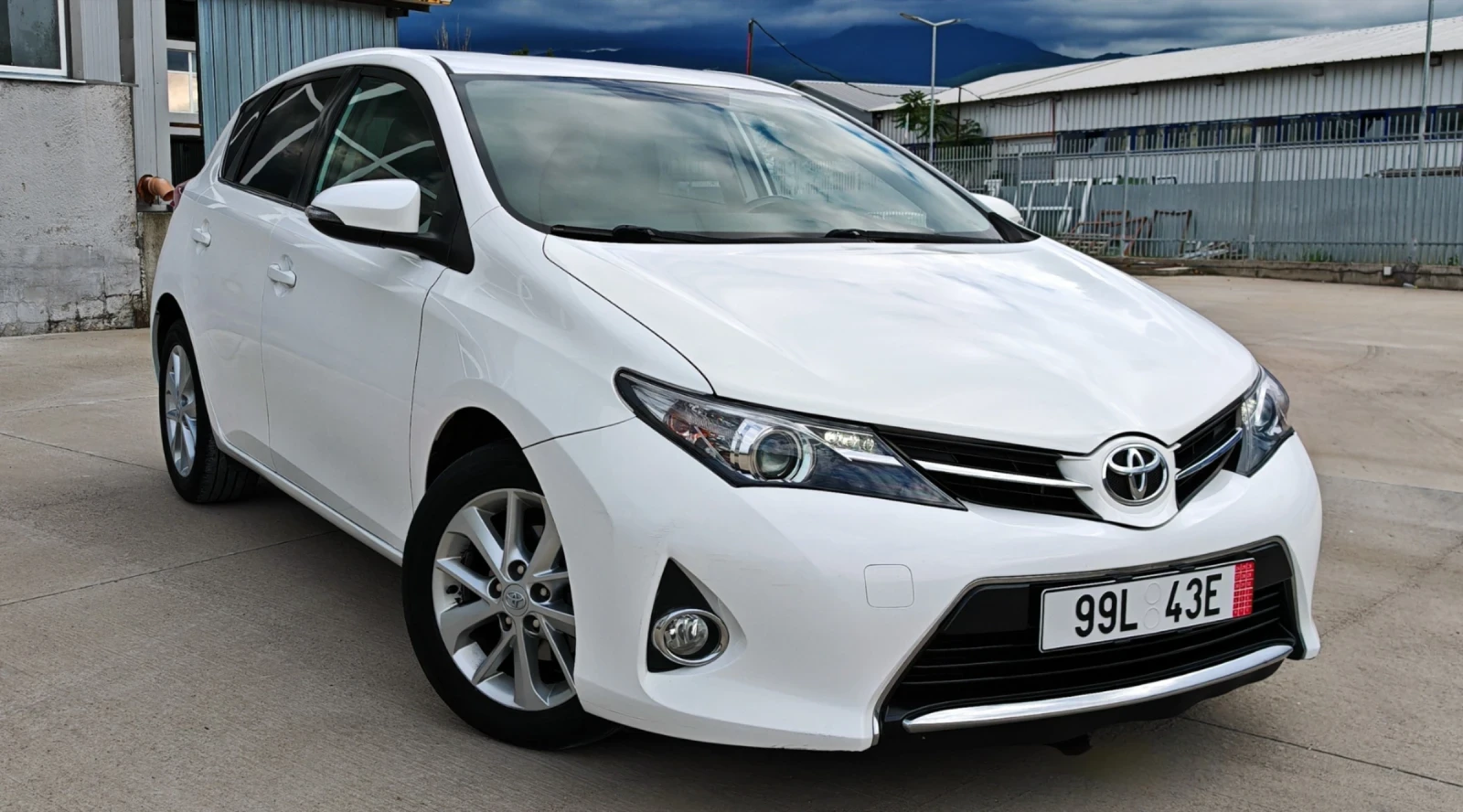 Toyota Auris 1.6VVTi AUTOMATIC* Bi-Xenon* Camera* Navi* Bluetoo, снимка 10 - Автомобили и джипове - 54657835