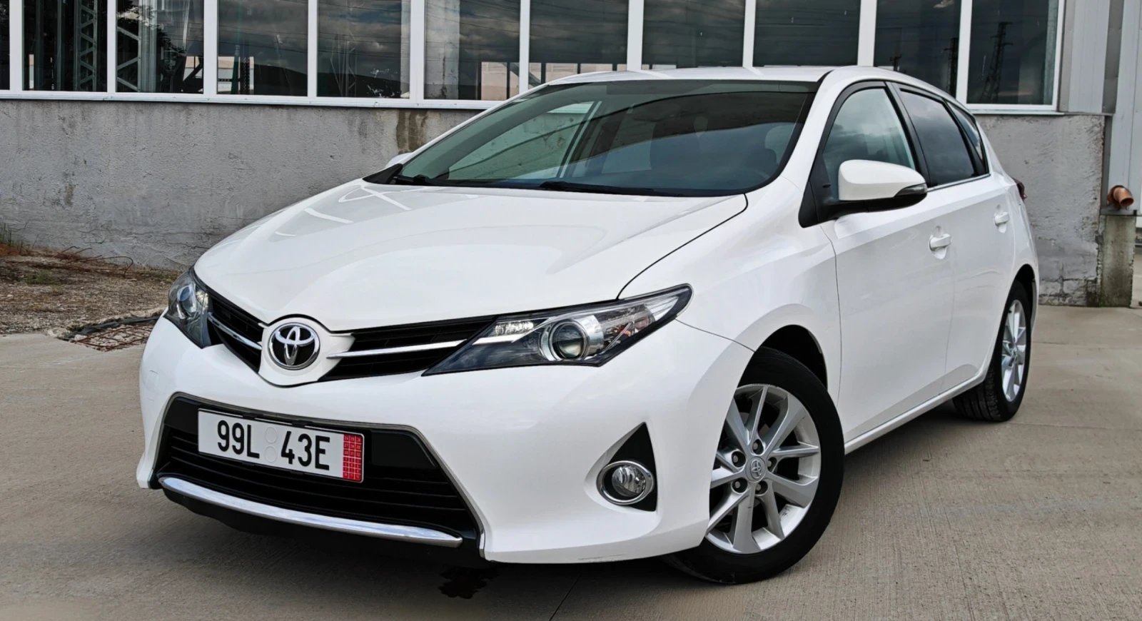 Toyota Auris 1.6VVTi AUTOMATIC* Bi-Xenon* Camera* Navi* Bluetoo, снимка 8 - Автомобили и джипове - 54657835