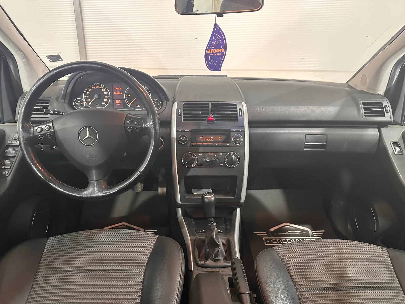 Mercedes-Benz A 180, снимка 8 - Автомобили и джипове - 55786602
