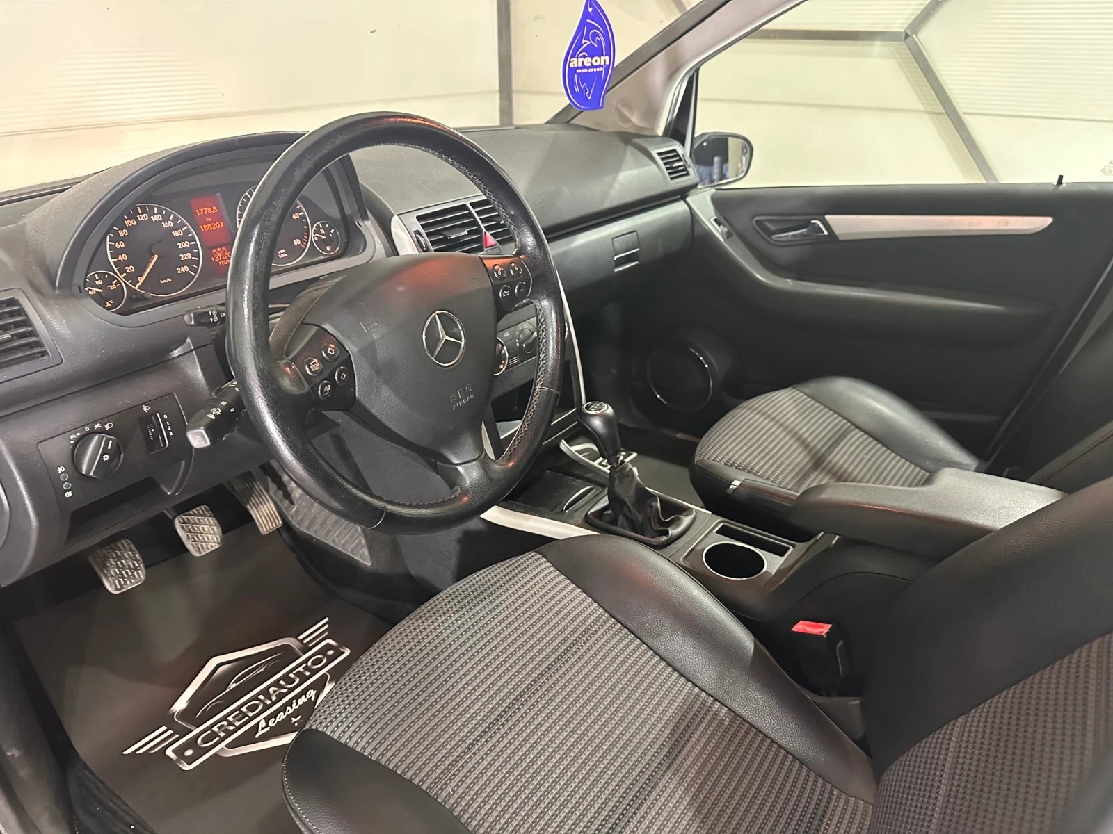 Mercedes-Benz A 180, снимка 7 - Автомобили и джипове - 55786602