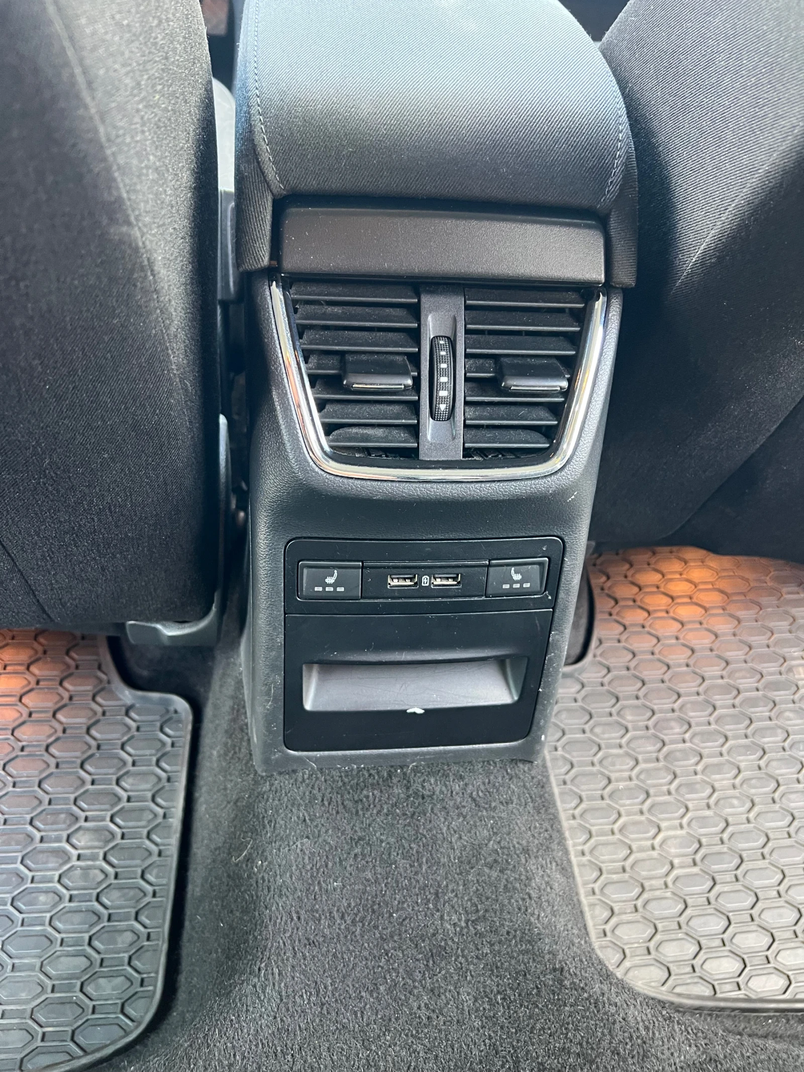 Skoda Octavia 2.0tdi, снимка 11 - Автомобили и джипове - 56265689