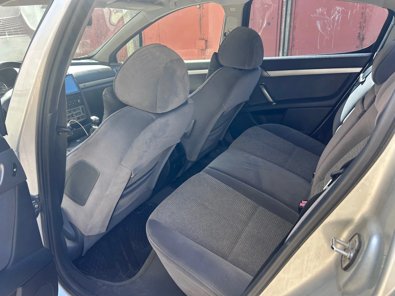 Peugeot 407 2.0 HDi обслужена, снимка 9 - Автомобили и джипове - 56294786