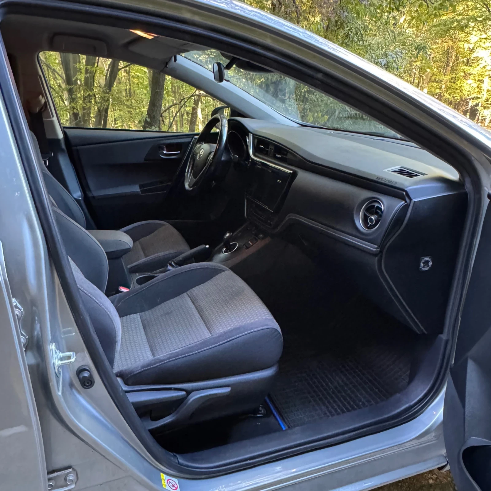 Toyota Auris 1.8 hybride , снимка 5 - Автомобили и джипове - 56362319