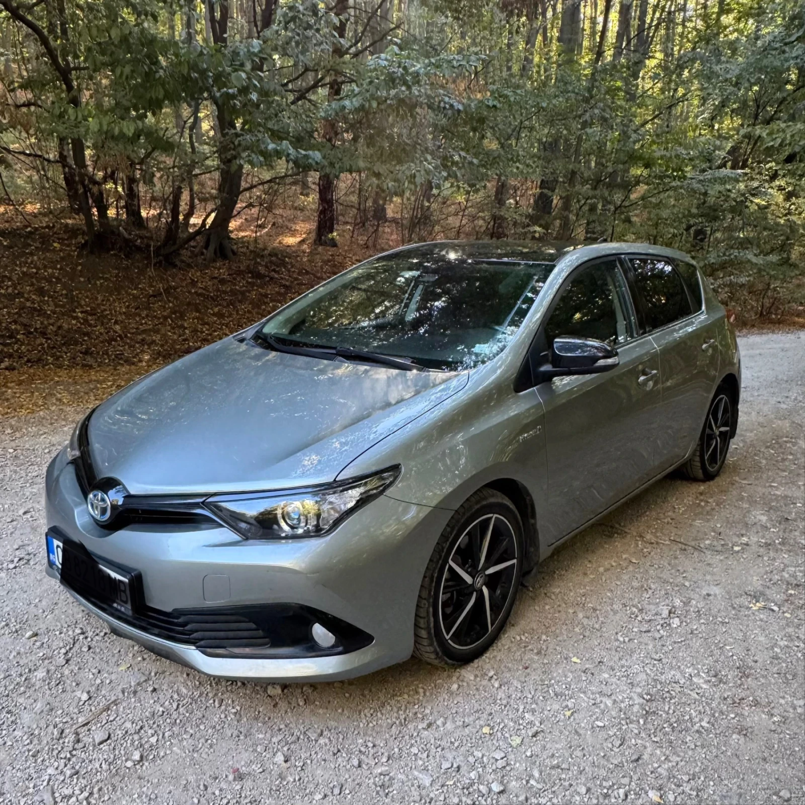 Toyota Auris 1.8 hybride , снимка 7 - Автомобили и джипове - 56362319
