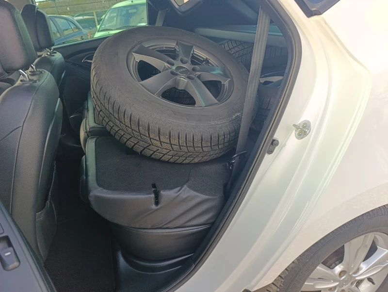 Hyundai IX35 2.0i 4x4, снимка 9 - Автомобили и джипове - 52654616