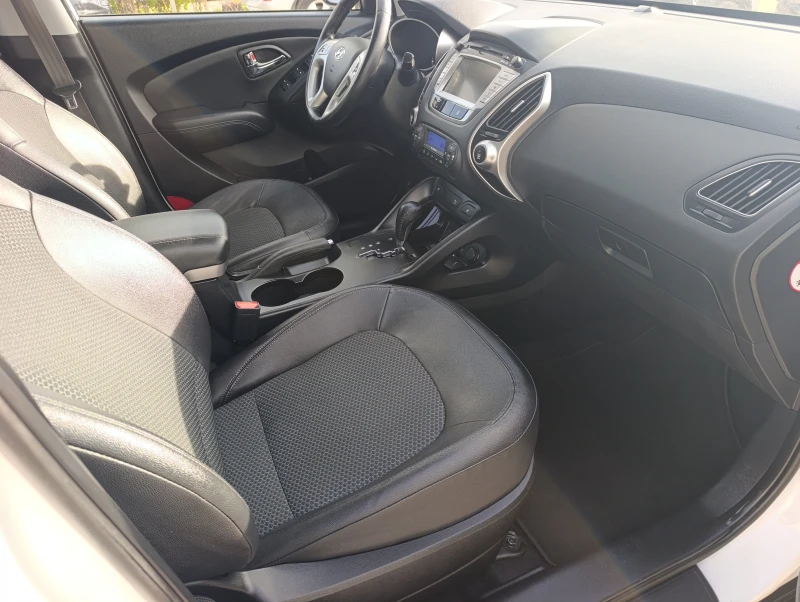 Hyundai IX35 2.0i 4x4, снимка 11 - Автомобили и джипове - 52654616