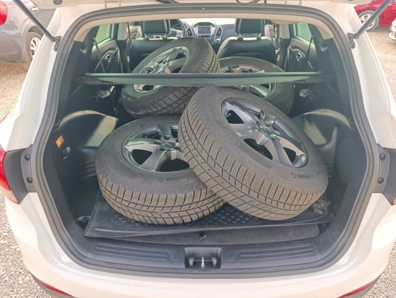 Hyundai IX35 2.0i 4x4, снимка 10 - Автомобили и джипове - 52654616