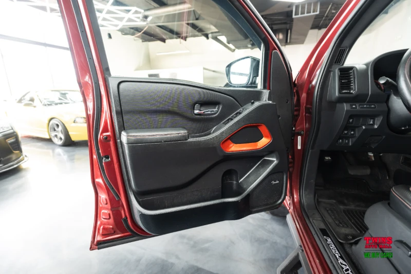 Nissan Frontier PRO-4X, снимка 13 - Автомобили и джипове - 53111191