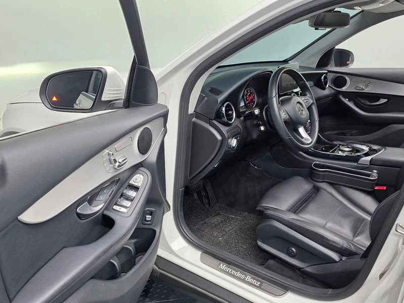 Mercedes-Benz GLC 220 * 4MATIC | Панорама | Кожа | Memory* , снимка 10 - Автомобили и джипове - 55595526