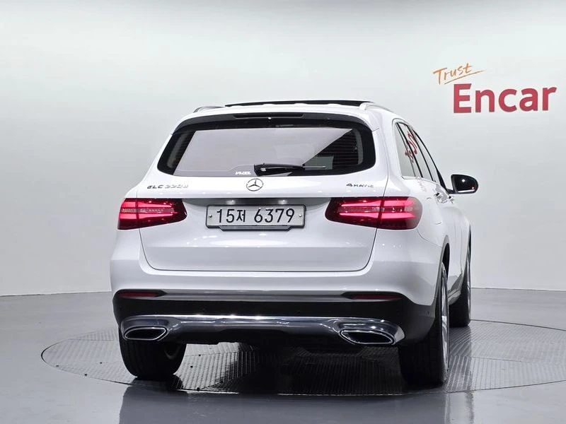 Mercedes-Benz GLC 220 * 4MATIC | Панорама | Кожа | Memory* , снимка 4 - Автомобили и джипове - 55595526