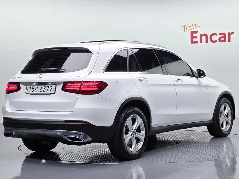 Mercedes-Benz GLC 220 * 4MATIC | Панорама | Кожа | Memory* , снимка 2 - Автомобили и джипове - 55595526