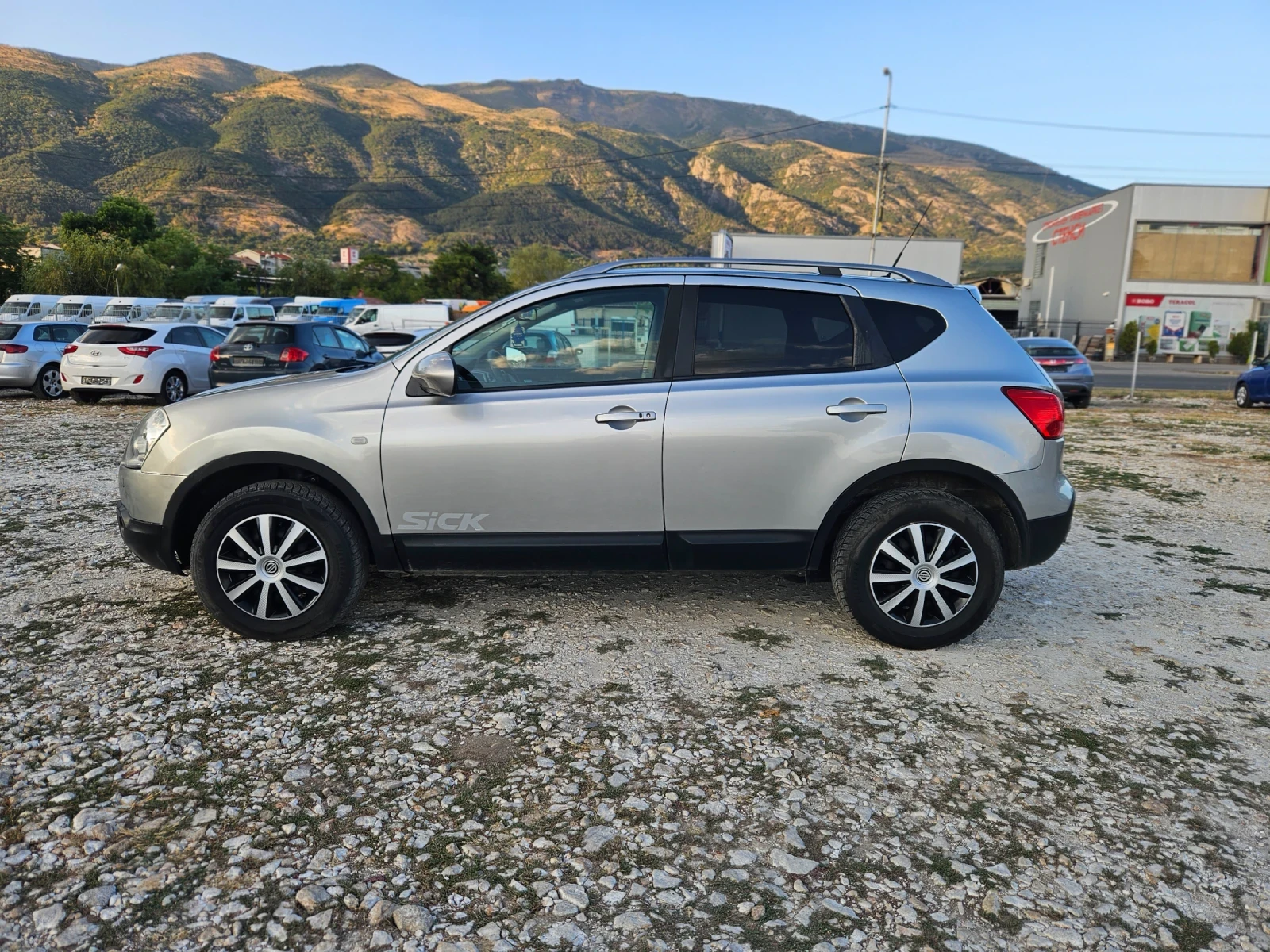 Nissan Qashqai 2.0/4X4/KEYLESS/ПАНОРАМА/ПОДГРЕВ - изображение 6