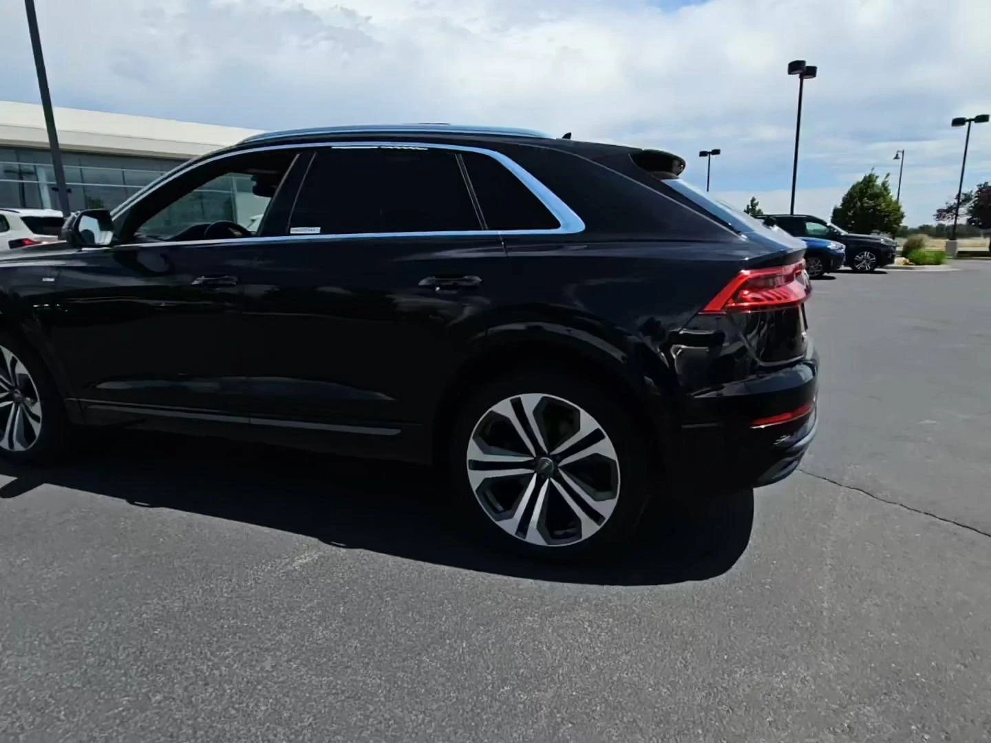 Audi Q8 MATRIX* DISTRONIK* PANO* KEYLESS* AMBIENT* ВИДЕО Н - изображение 4