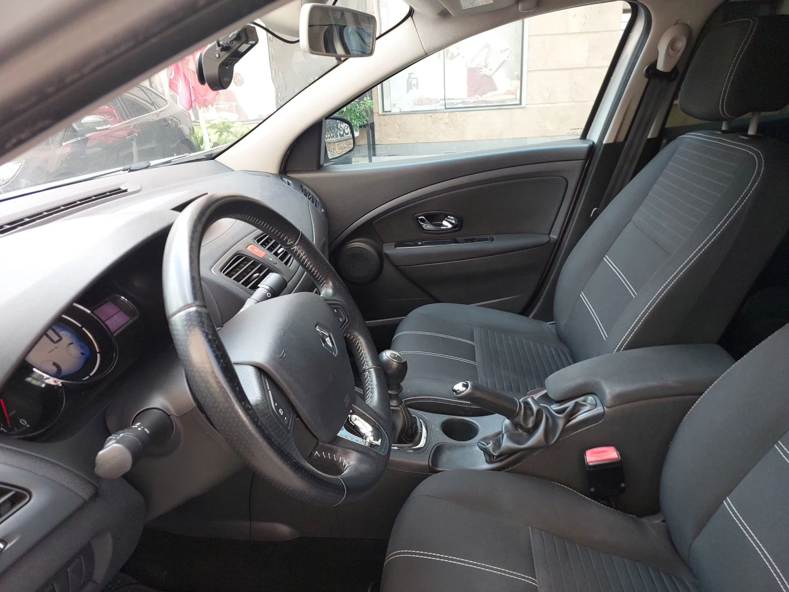 Renault Fluence 1.5 dci 110PS, снимка 8 - Автомобили и джипове - 53291682