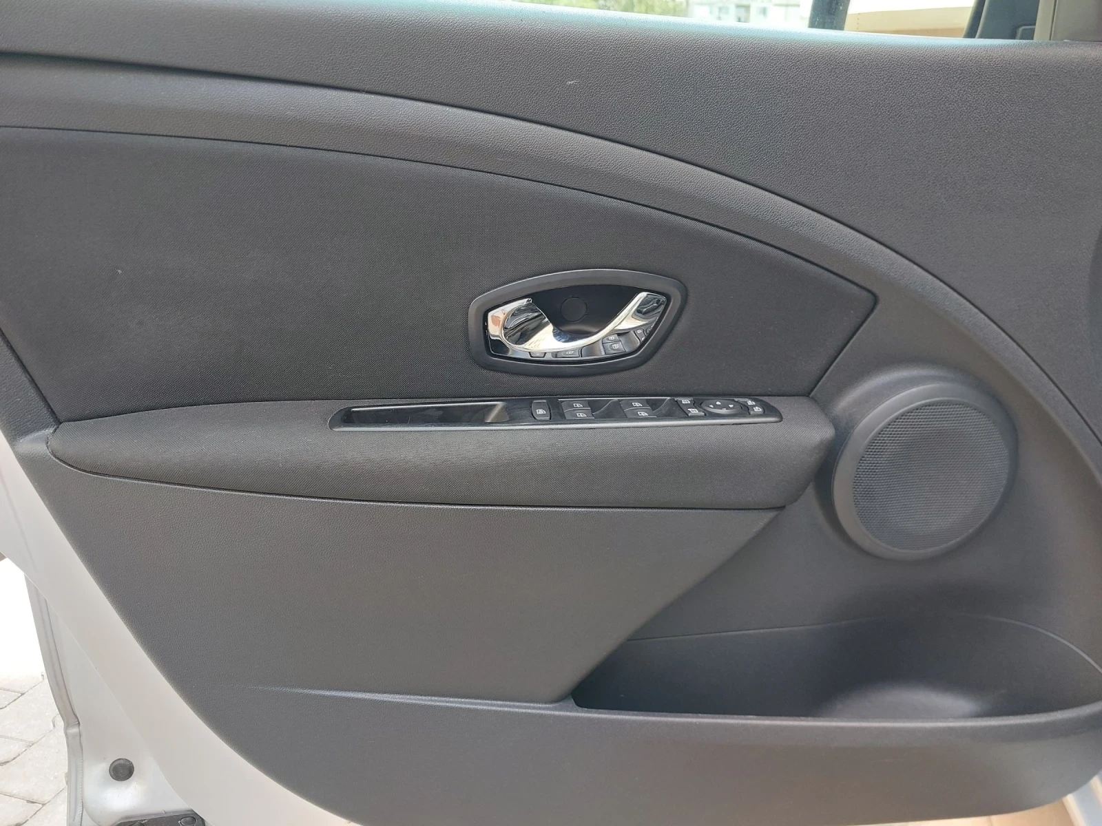 Renault Fluence 1.5 dci 110PS, снимка 10 - Автомобили и джипове - 53291682