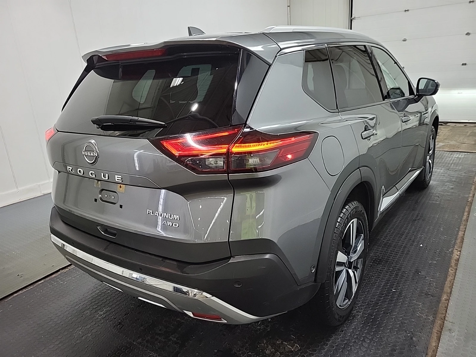 Nissan Rogue PLATINUM* 360view* Bose* Moonroof* Motion-Activate | Mobile.bg � ����������� 4