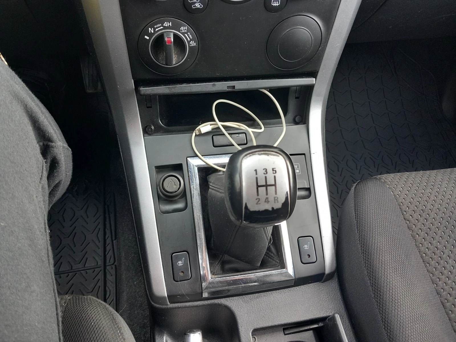 Suzuki Grand vitara 2.0, снимка 11 - Автомобили и джипове - 53709049