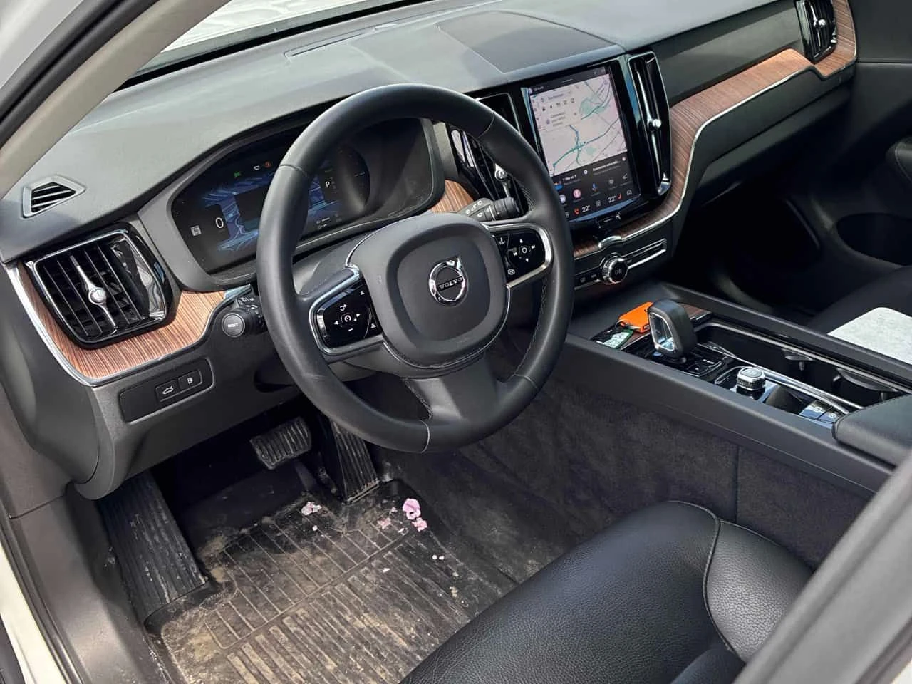 Volvo XC60 * Plus Bright Theme* АВТОКРЕДИТ БЕЗ ПЪРВОНАЧАЛНА* , снимка 5 - Автомобили и джипове - 54908812
