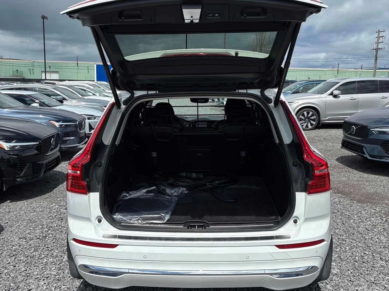 Volvo XC60 * Plus Bright Theme* АВТОКРЕДИТ БЕЗ ПЪРВОНАЧАЛНА* , снимка 12 - Автомобили и джипове - 54908812