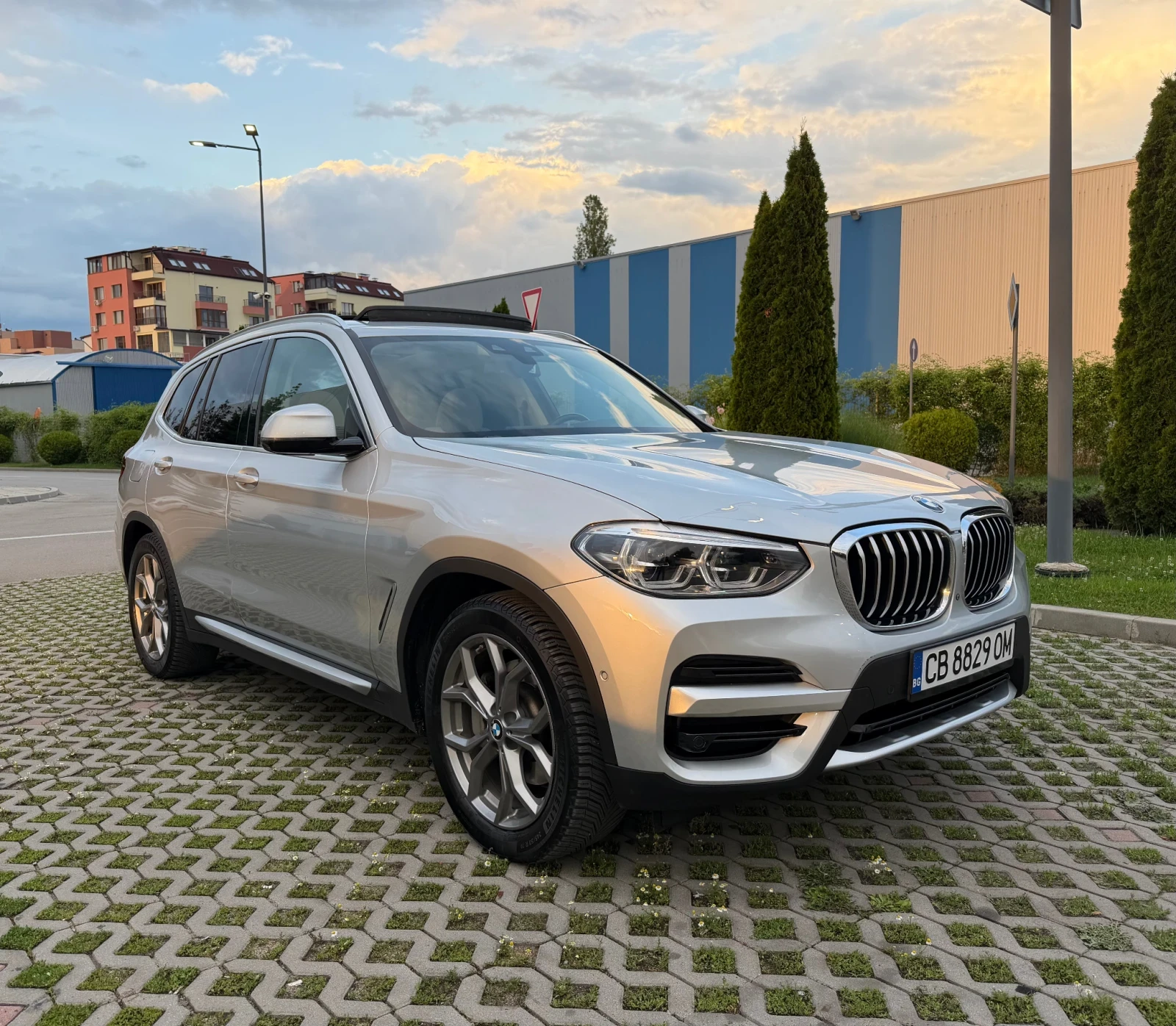 BMW X3 ПАНОРАМА/360/HEAD UP/KEYLESS/ПОДРЕВ/DIGITAL/30E