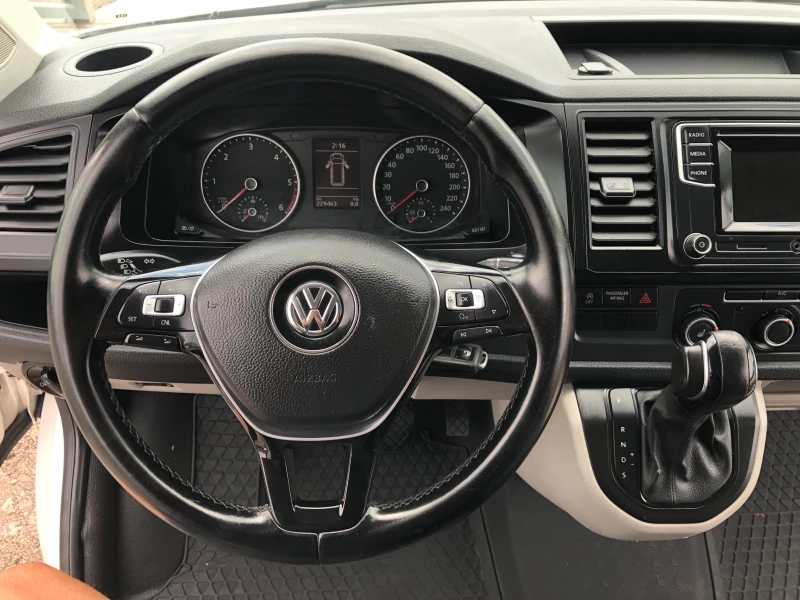 VW Transporter T6 2.0 МАКСИ БАЗА АВТОМАТ КЛИМАТИК, снимка 11 - Бусове и автобуси - 52923270