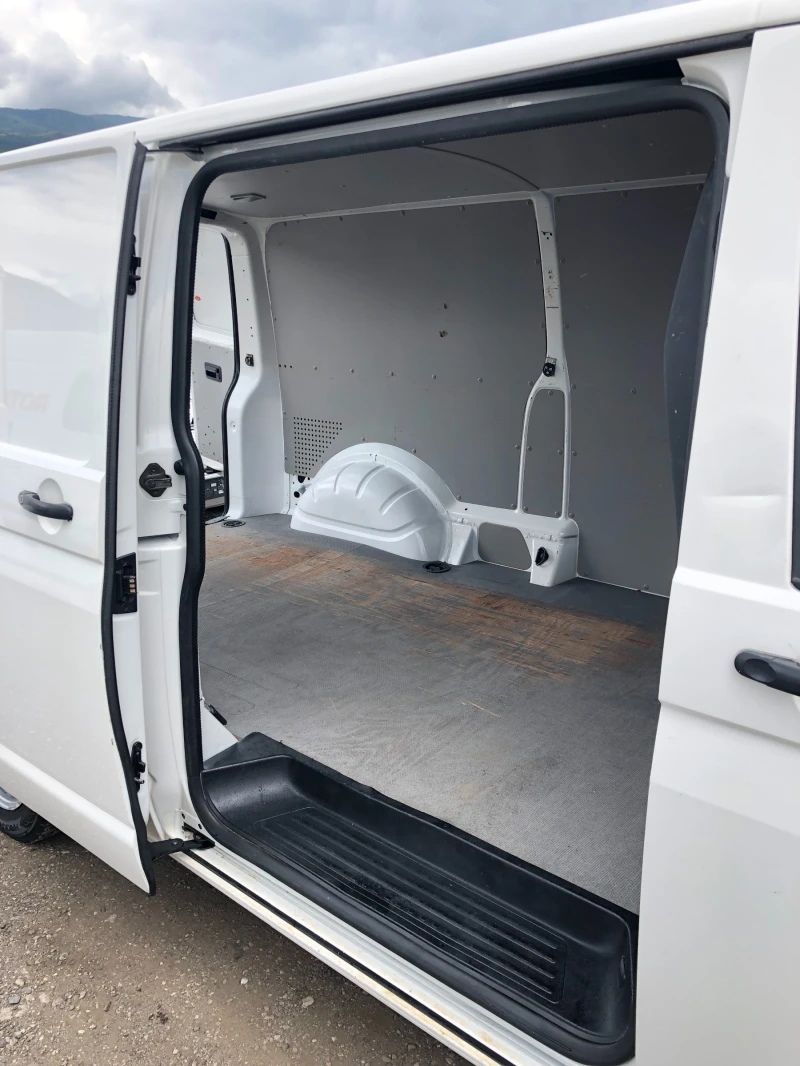 VW Transporter T6 2.0 МАКСИ БАЗА АВТОМАТ КЛИМАТИК, снимка 16 - Бусове и автобуси - 52923270