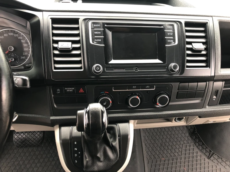 VW Transporter T6 2.0 МАКСИ БАЗА АВТОМАТ КЛИМАТИК, снимка 12 - Бусове и автобуси - 52923270