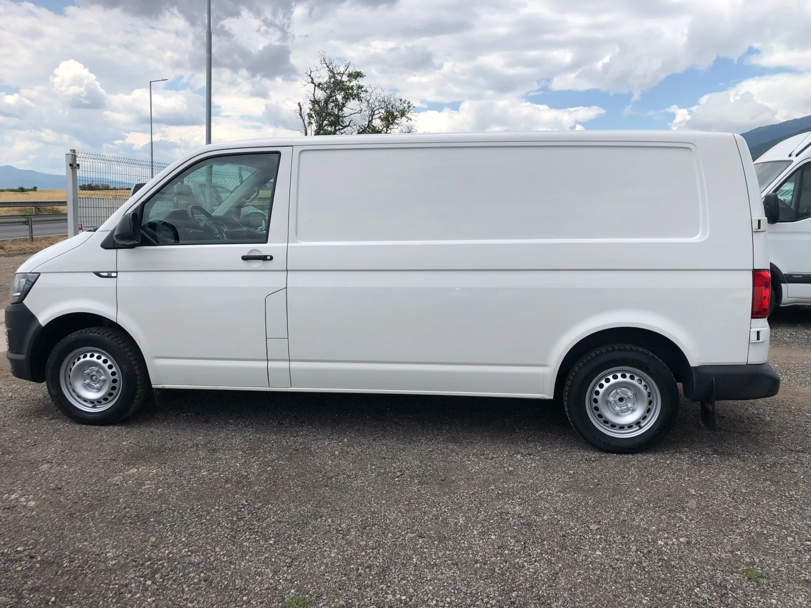 VW Transporter T6 2.0 МАКСИ БАЗА АВТОМАТ КЛИМАТИК - изображение 8