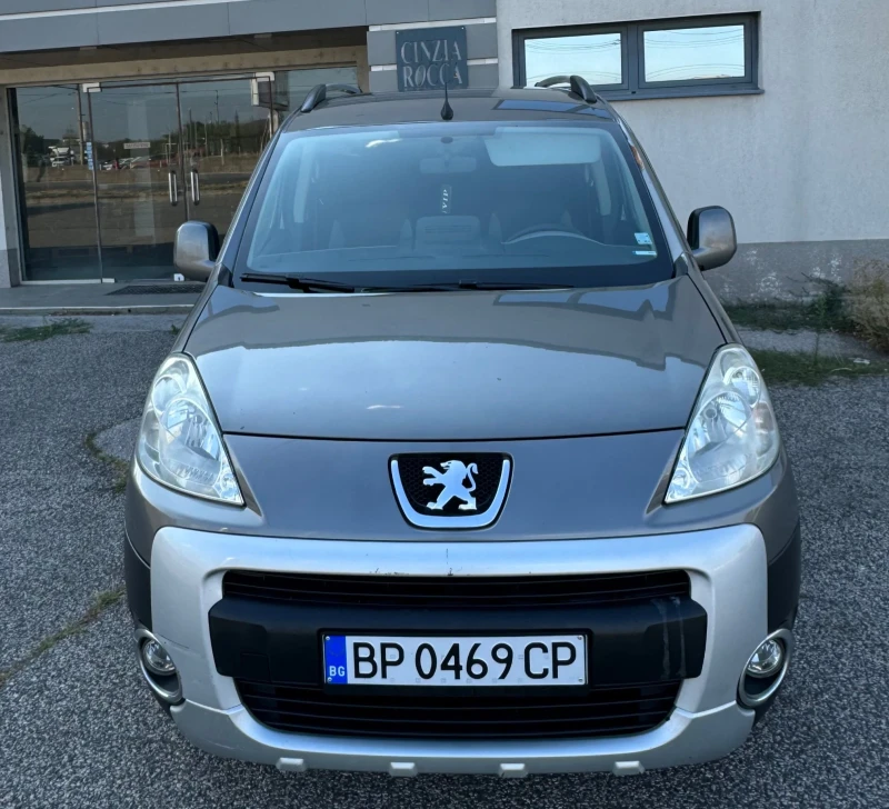 Peugeot Partner Обслужен , снимка 3 - Автомобили и джипове - 47306780