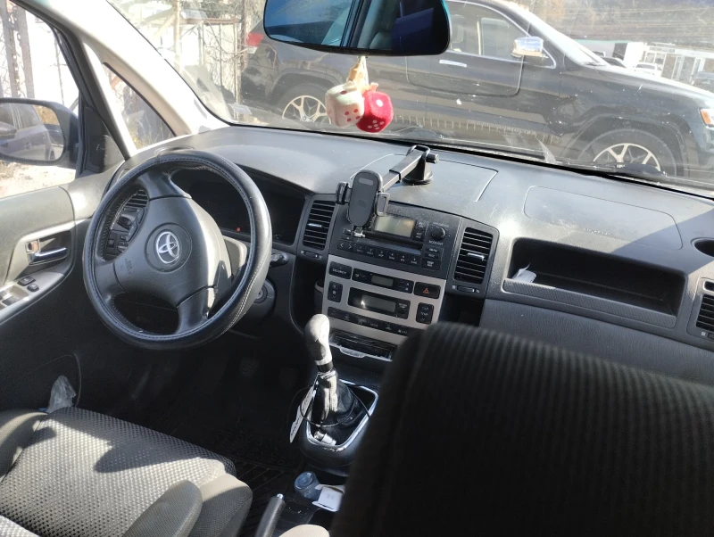 Toyota Corolla verso, снимка 2 - Автомобили и джипове - 48461395