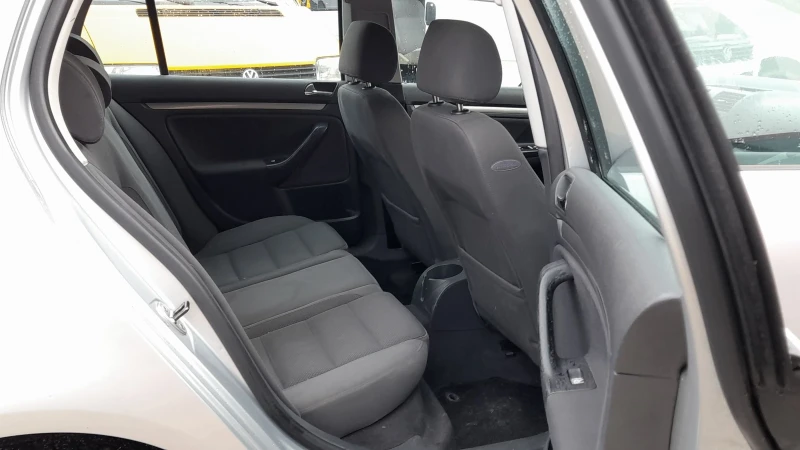 VW Golf 1.6 i Navi Klima , снимка 8 - Автомобили и джипове - 48672605