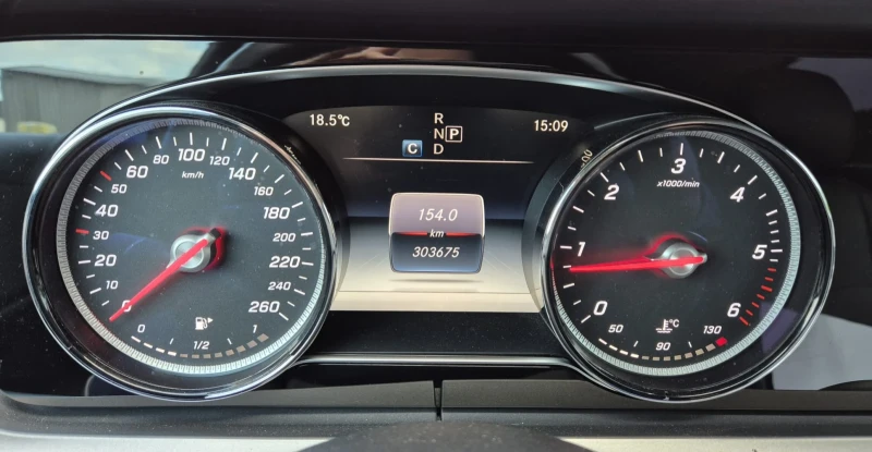 Mercedes-Benz E 200, снимка 10 - Автомобили и джипове - 52592922