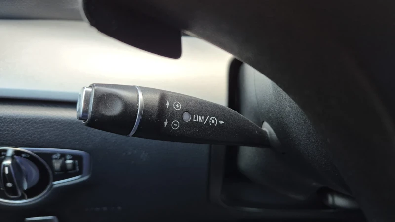 Mercedes-Benz E 200, снимка 12 - Автомобили и джипове - 52592922