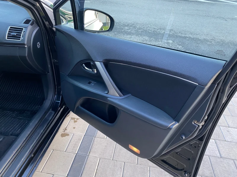 Toyota Avensis, снимка 8 - Автомобили и джипове - 52697887